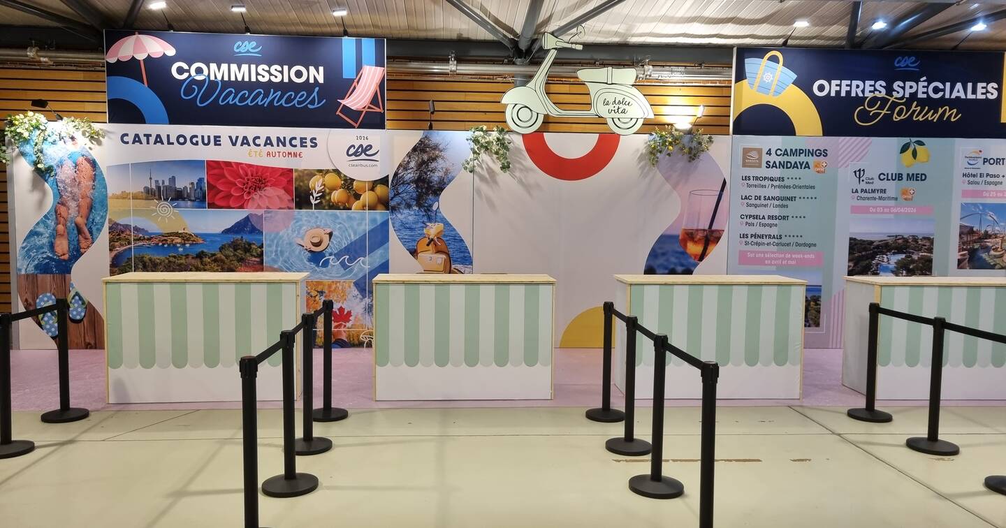 stand pour le CSE Airbus, avec comptoirs rayés vert pastel