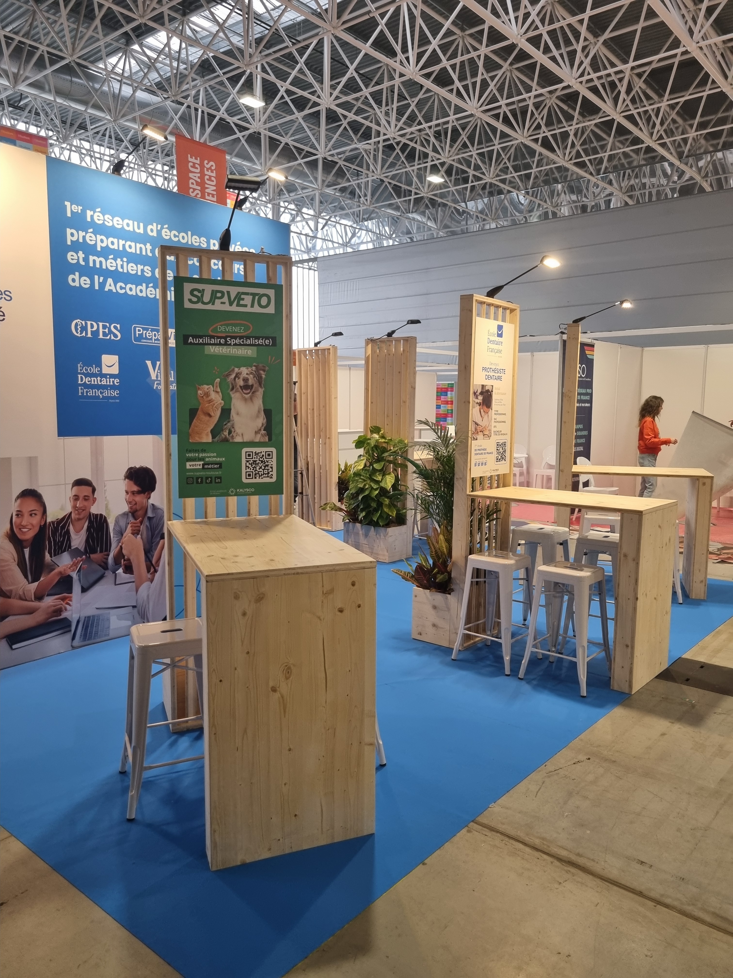 desk d'accueil pour l'école Supveto sur le stand de Kalysco