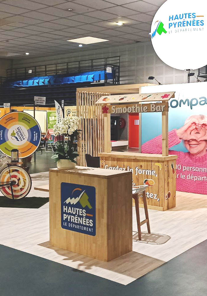 Stand du département des hautes-Pyrénées au salon du senior en 2022